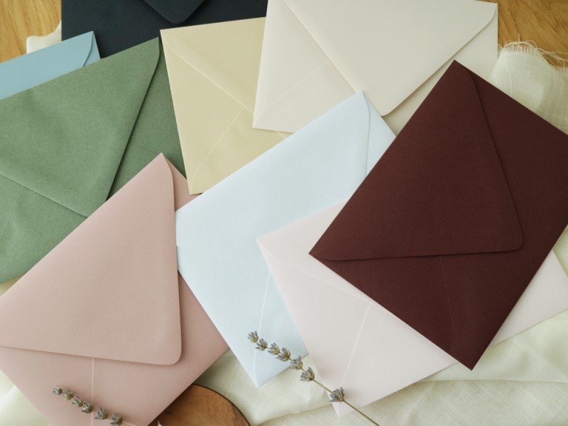 Busta colorata tradizionale (x25) oltre 200 unità.